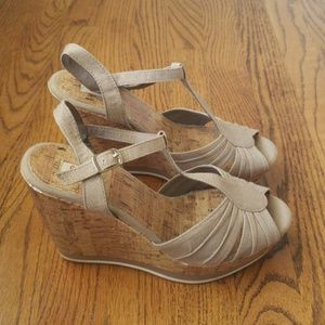 Light brown/khaki wedge sandals